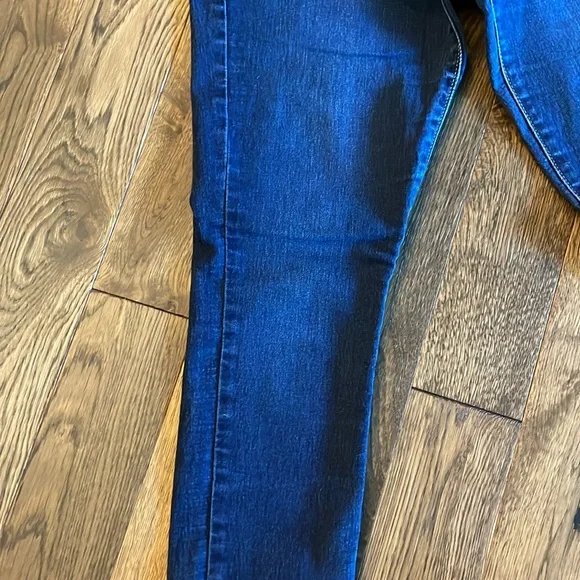 Levi's Women's Dark Blue 711 Skinny Jeans - Picture 13 of 16